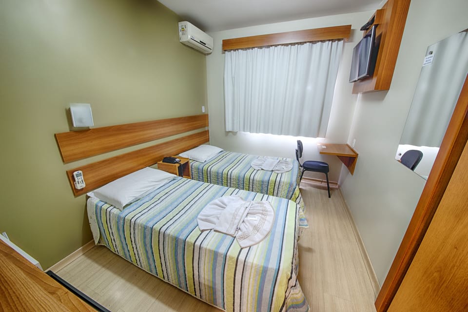 Minibar, free WiFi, bed sheets