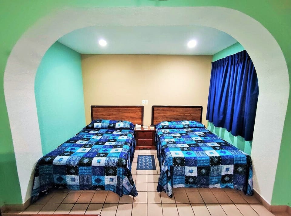 Classic Single Room | Hypo-allergenic bedding available, down comforters, desk