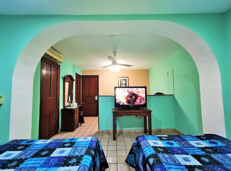 Classic Single Room | Hypo-allergenic bedding, down comforters, desk, laptop workspace