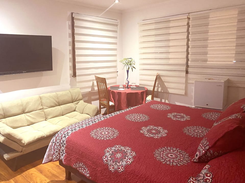 Superior Double Room, 1 King Bed, Private Bathroom | Minibar, in-room safe, desk, WiFi (free)