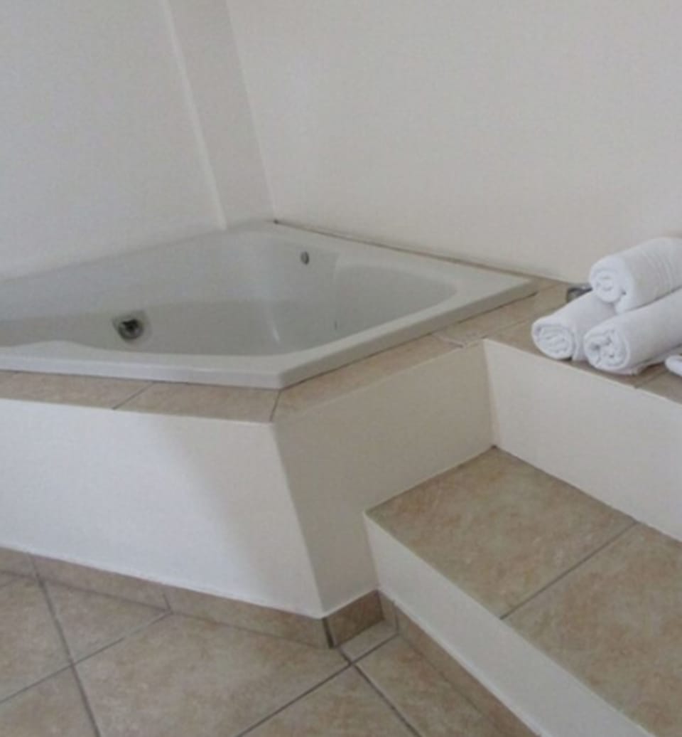 Suite, City View | Bathroom | Shower, free toiletries, hair dryer, towels