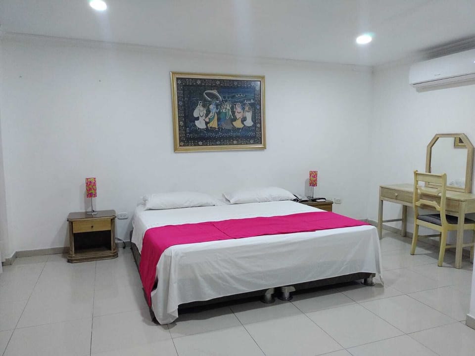 Executive Double Room Single Use, 1 Bedroom | Premium bedding, rollaway beds (surcharge), WiFi (free), bed sheets