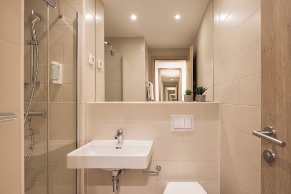 Standard Double Room | Bathroom | Free toiletries, hair dryer, towels