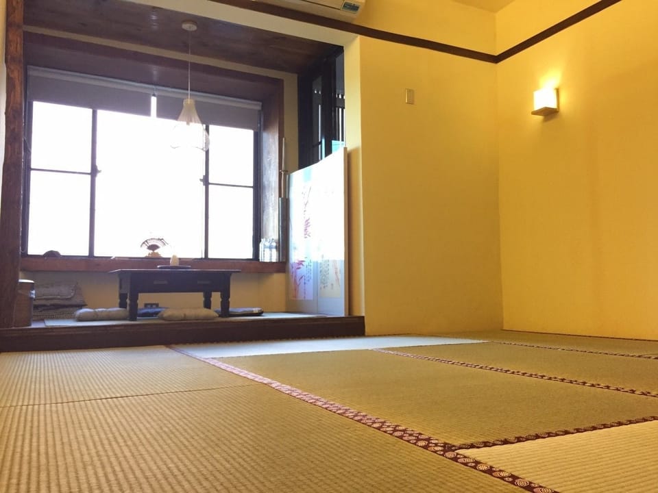 Deluxe Quadruple Room | Desk, blackout drapes, WiFi (free)