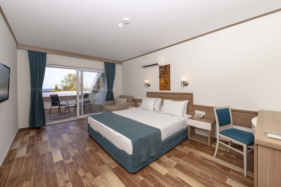 Free minibar items, in-room safe, desk, soundproofing