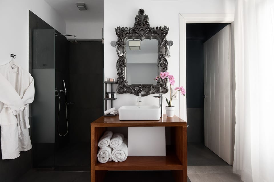 Standard Room, Partial Sea View (Outdoor Hot Tub) | Bathroom | Shower, rainfall showerhead, free toiletries, hair dryer