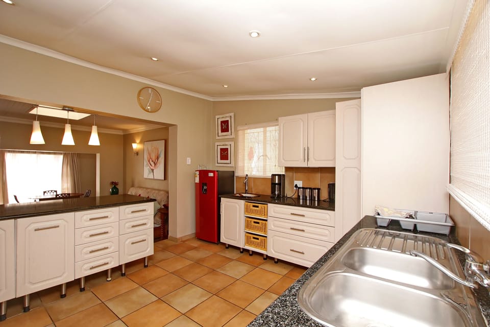 Family Apartment, 1 Bedroom | Private kitchen | Fridge, microwave, electric kettle