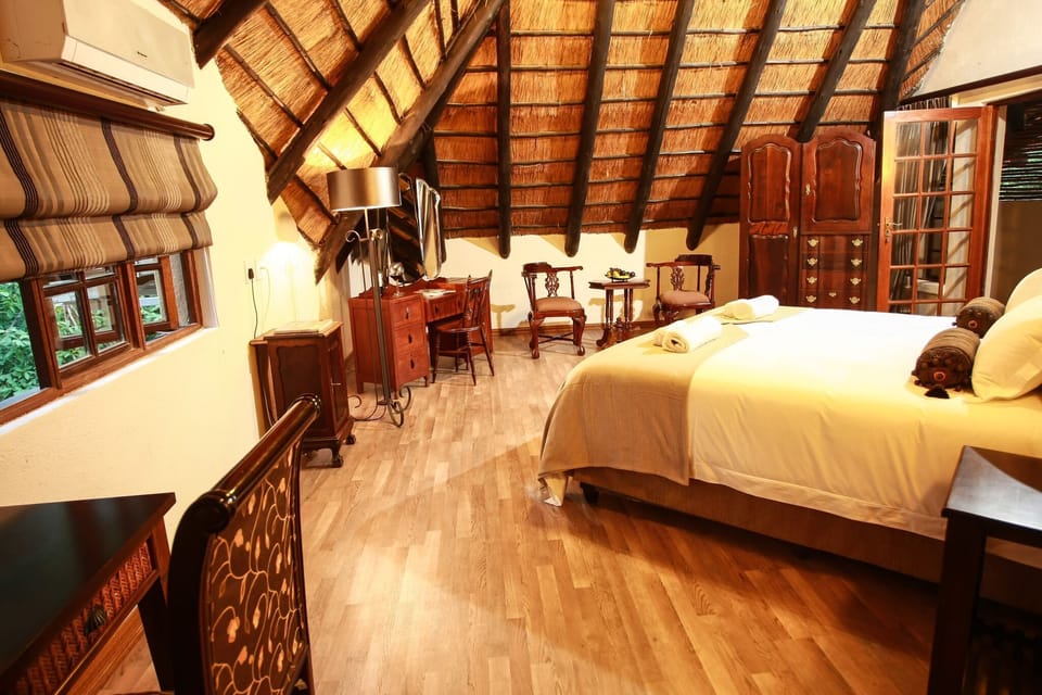 Luxury Double Room, 1 King Bed | Premium bedding, down comforters, pillowtop beds, minibar
