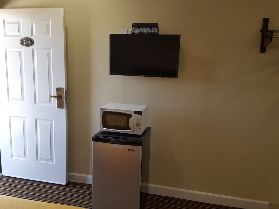 Desk, iron/ironing board, free WiFi, wheelchair access