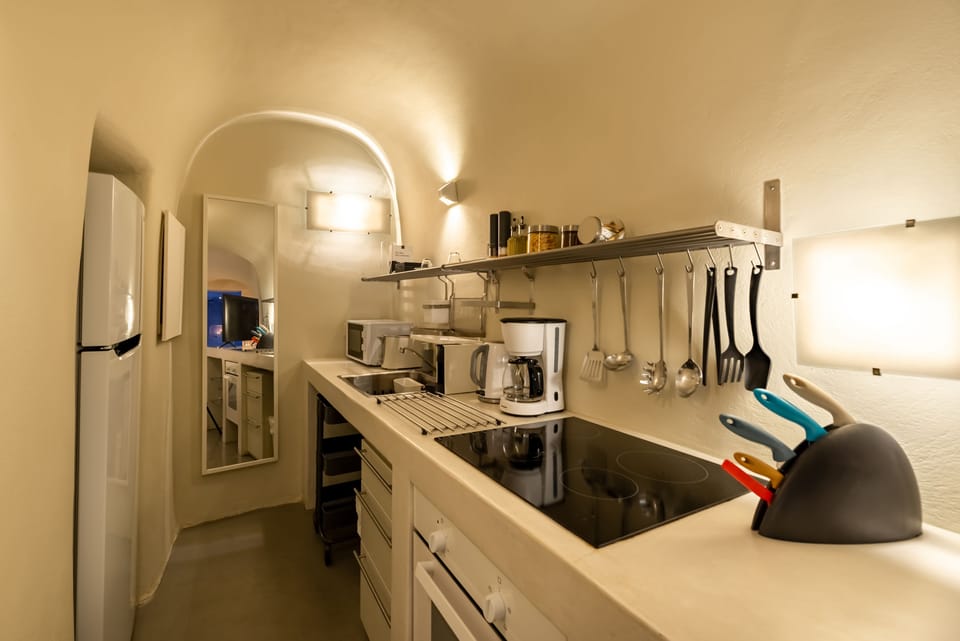 Deluxe Studio, Private Pool | Private kitchen | Full-size fridge, microwave, stovetop, espresso maker