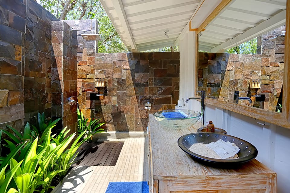 Bungalow, 1 Bedroom | Bathroom | Shower, free toiletries, towels