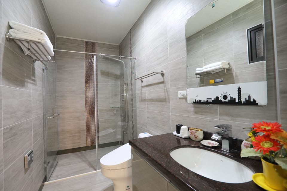 Sophia | Bathroom | Shower, free toiletries, hair dryer, slippers