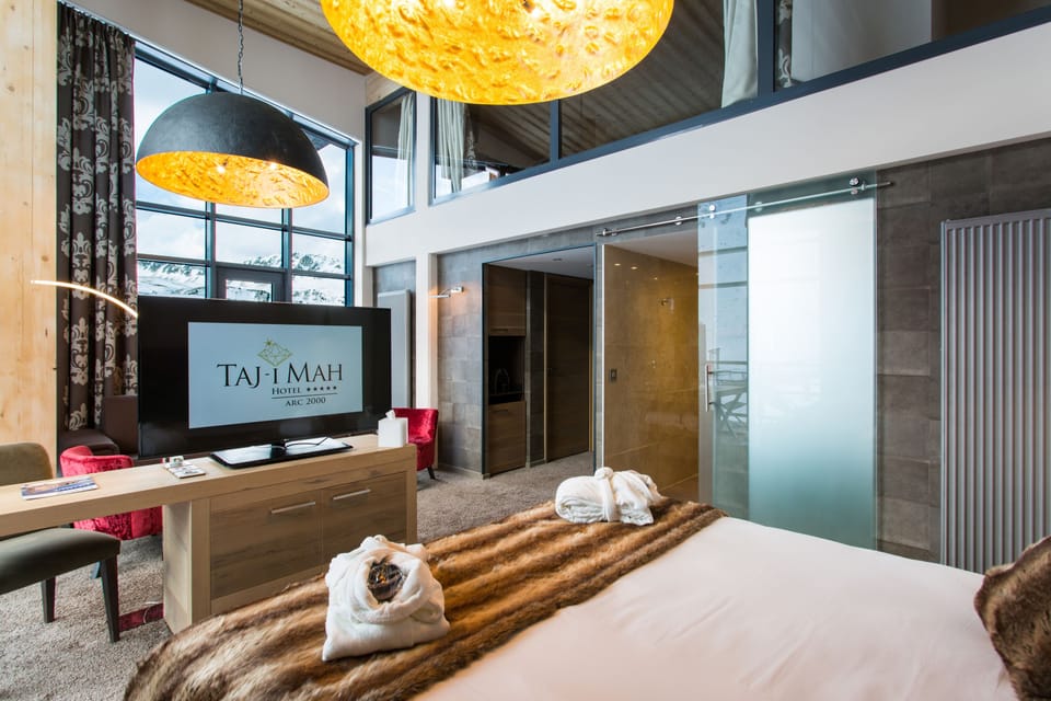 Mezzanine Suite | Premium bedding, minibar, in-room safe, desk