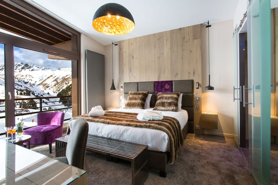 Premium bedding, minibar, in-room safe, desk