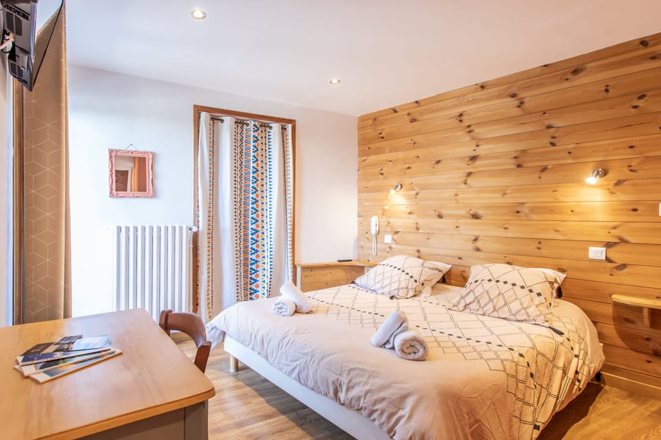 Suite, 2 Bedrooms, Terrace, Mountain View (Suite n°1) | Free cribs/infant beds, free WiFi