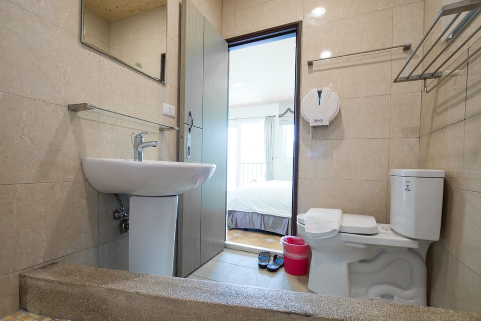 Elite Double Room, Balcony | Bathroom | Free toiletries, hair dryer, slippers, towels