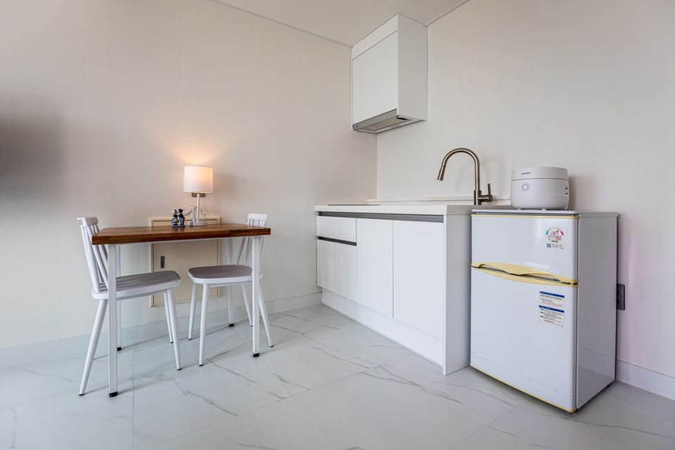 12PY Standard(Ocean) | Private kitchenette | Fridge, stovetop, coffee/tea maker, electric kettle