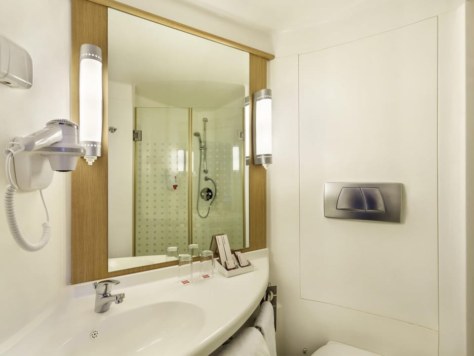 In-room safe, desk, free WiFi, bed sheets