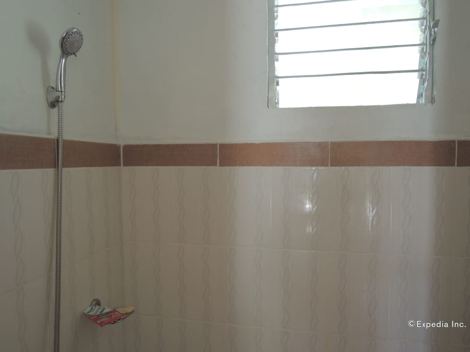 Standard Room | Bathroom shower