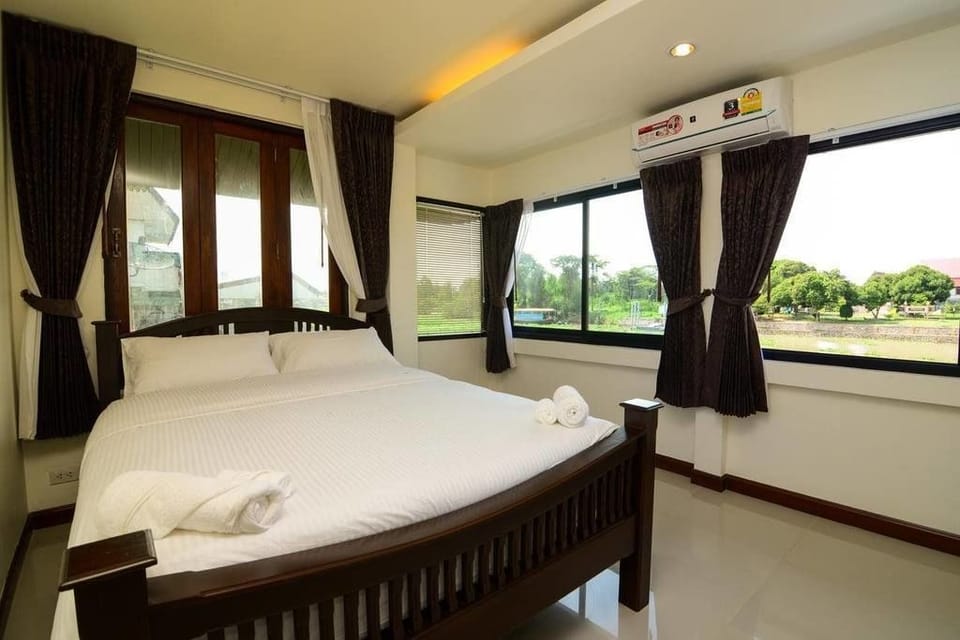 Deluxe Double Room, River View | Desk, free cribs/infant beds, rollaway beds, free WiFi