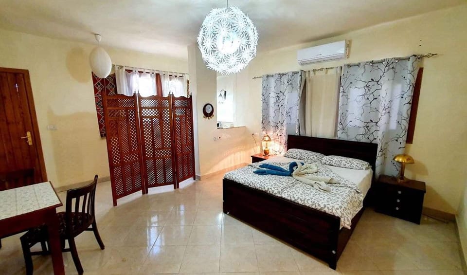 Minibar, desk, free WiFi, bed sheets