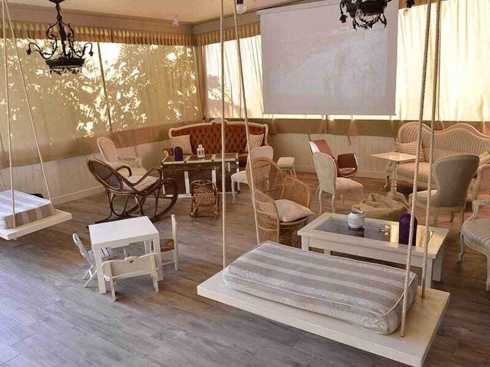 Breakfast, lunch, dinner served; local cuisine, garden views 