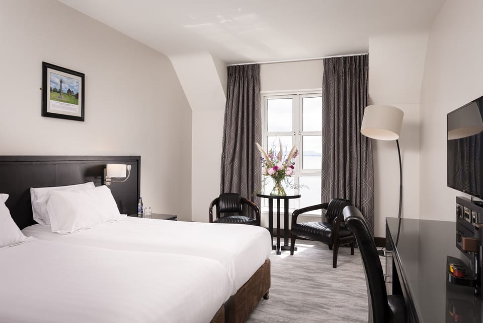 Premium bedding, desk, iron/ironing board, free WiFi