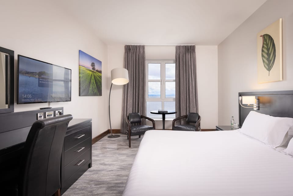 Premium bedding, desk, iron/ironing board, free WiFi
