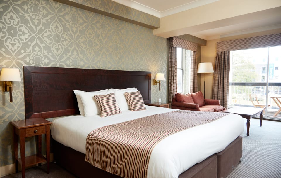 Superior Room | Desk, iron/ironing board, free WiFi, bed sheets
