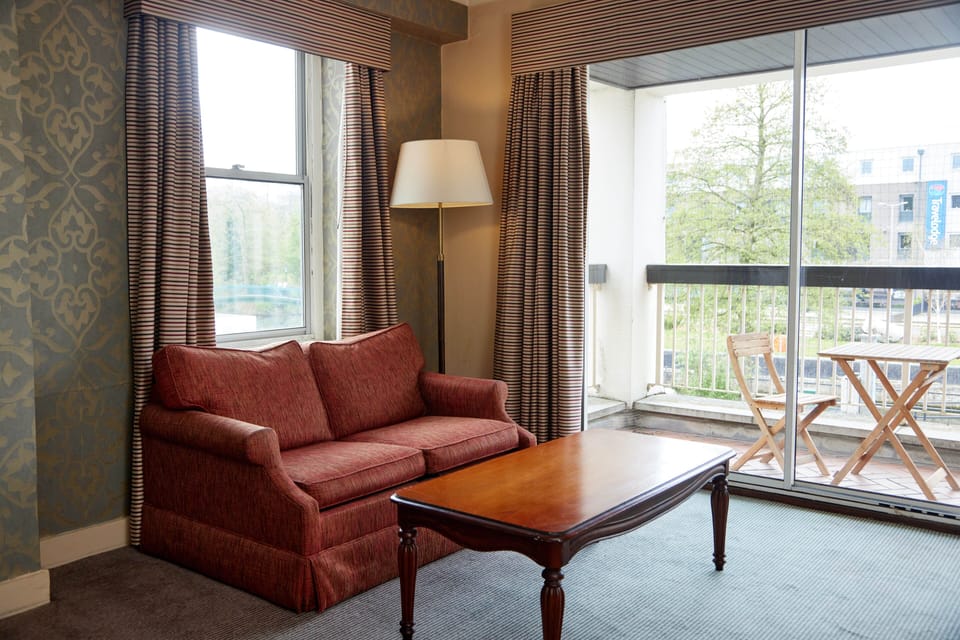 Superior Room | Living area | TV