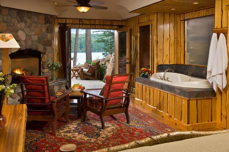 Luxury Room, Hot Tub, Lake View (Forest) | Premium bedding, in-room safe, individually decorated