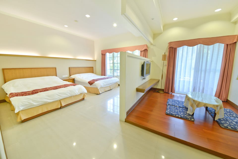Quadruple Room | Desk, soundproofing, free cribs/infant beds, free WiFi