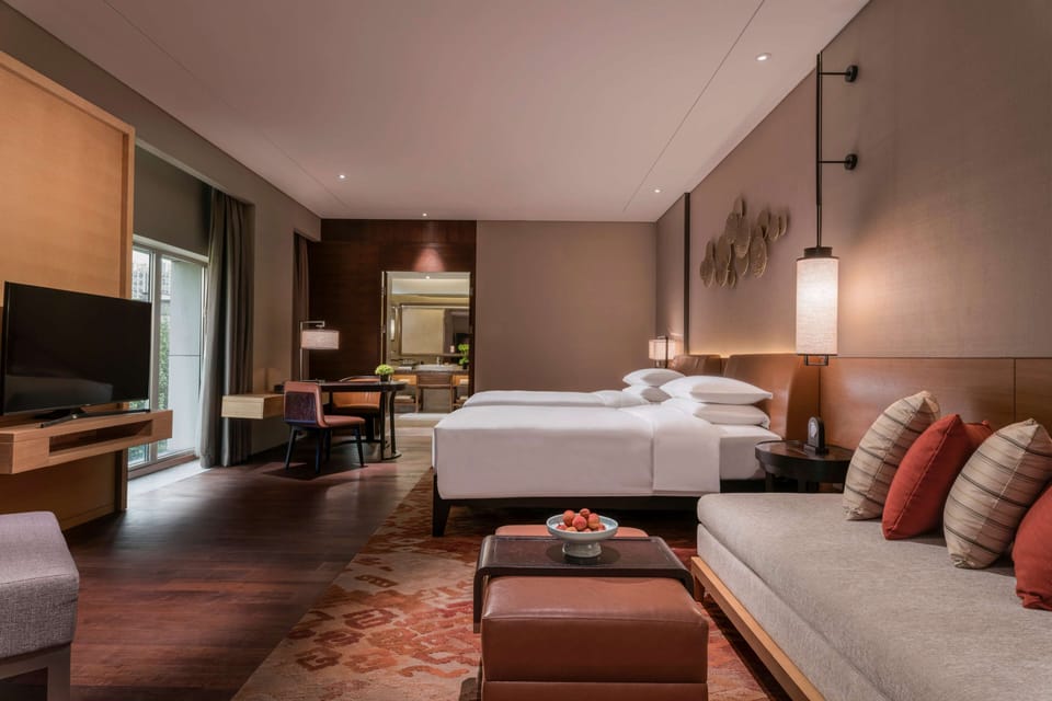Junior Suite | Premium bedding, minibar (free items), in-room safe, desk