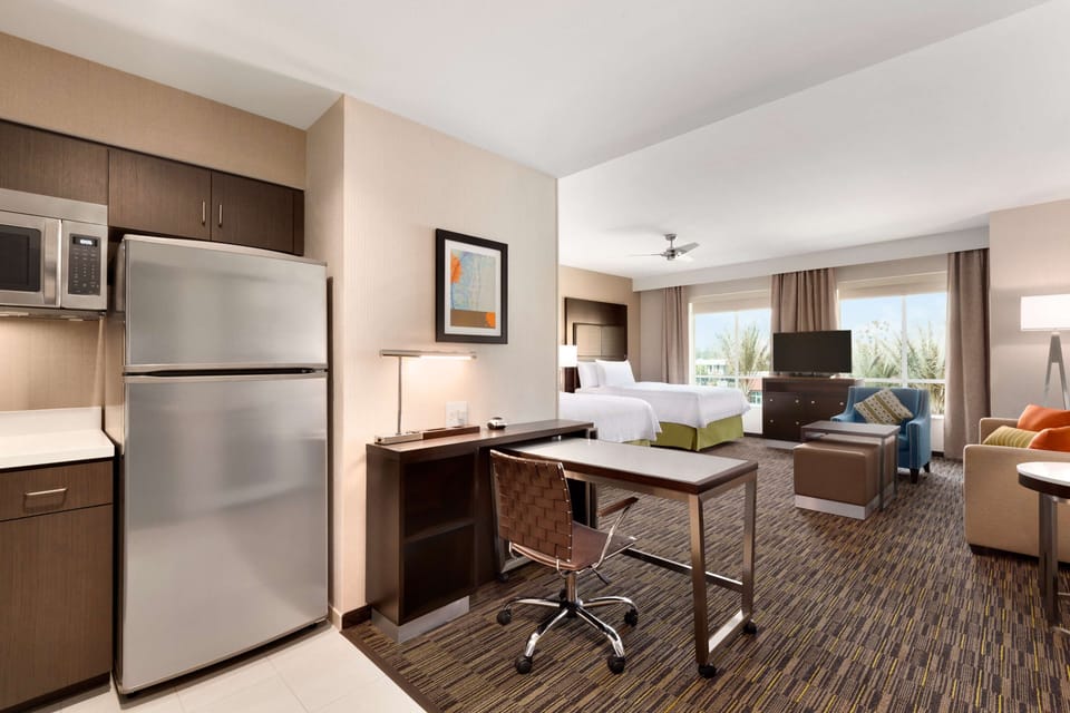 Full-size fridge, microwave, dishwasher, coffee/tea maker