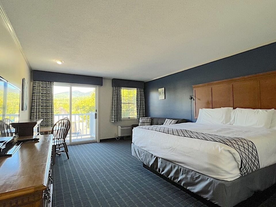 Room | Premium bedding, iron/ironing board, cribs/infant beds, rollaway beds