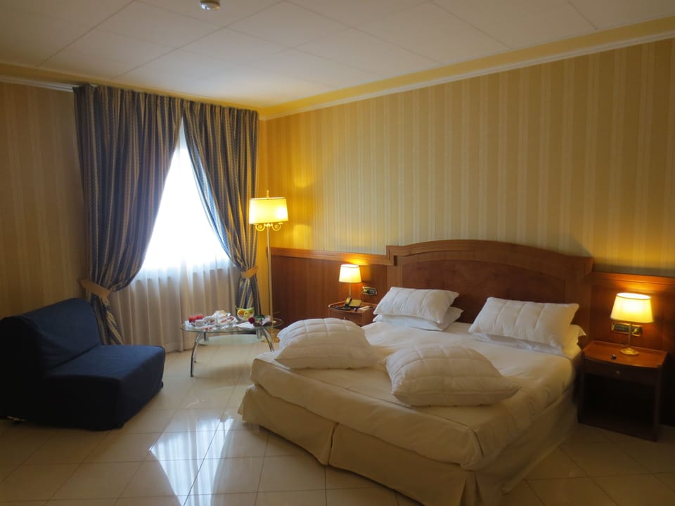 Double Room | Hypo-allergenic bedding, minibar, in-room safe, desk