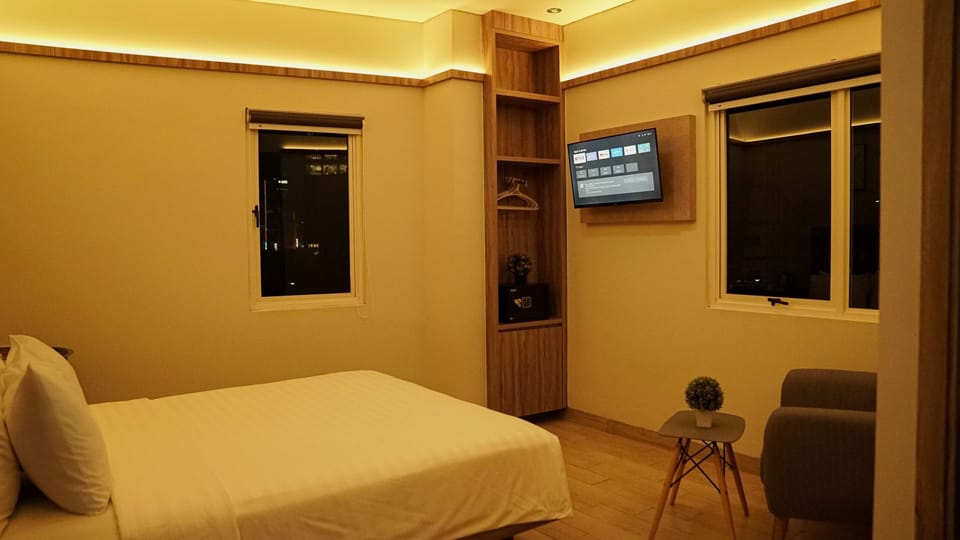 Desk, iron/ironing board, free WiFi