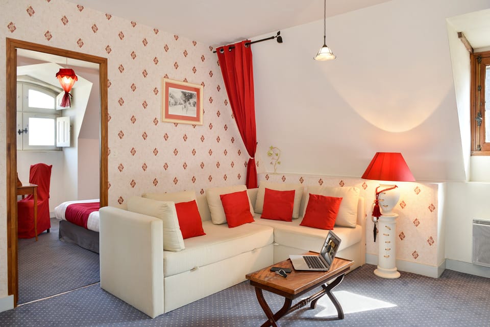 Suite | Living area | Flat-screen TV