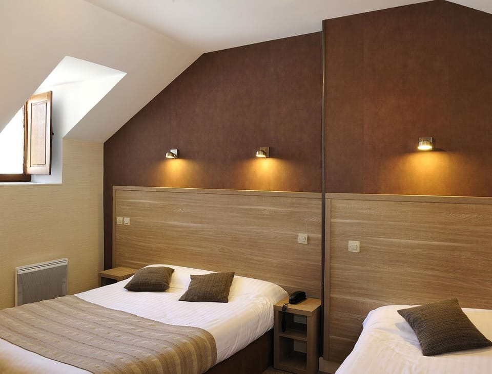 Triple Room | Premium bedding, in-room safe, individually furnished, desk