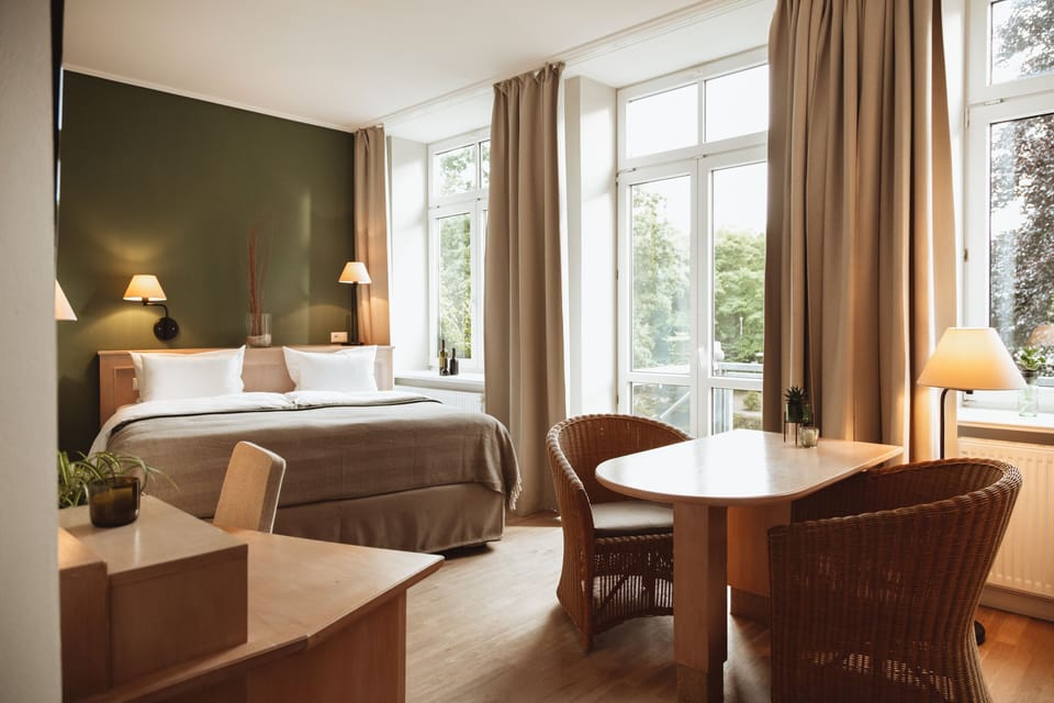 Comfort Double Room | Hypo-allergenic bedding, in-room safe, desk, blackout drapes