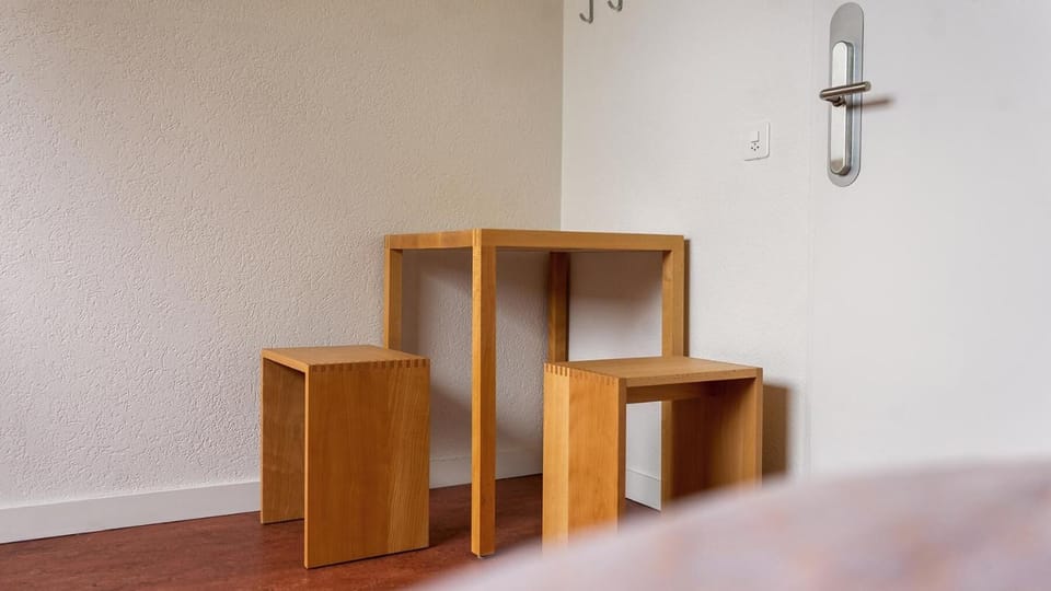 Desk, iron/ironing board (on request), bed sheets