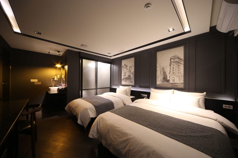 Twin Room | Premium bedding, down comforters, free WiFi, bed sheets