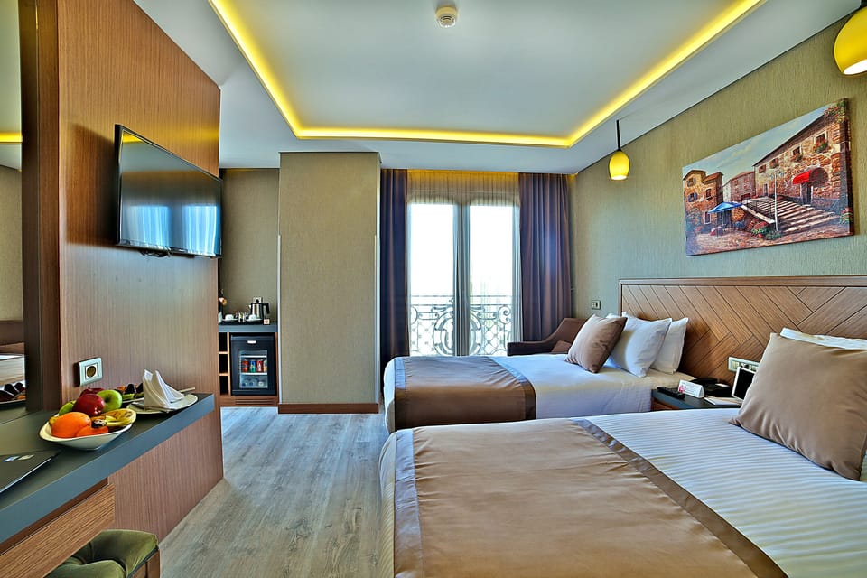 Family Room | Premium bedding, minibar, in-room safe, desk
