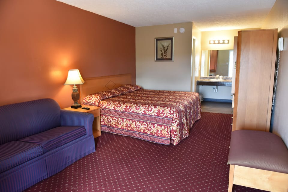 Room, 1 King Bed | Free WiFi, bed sheets