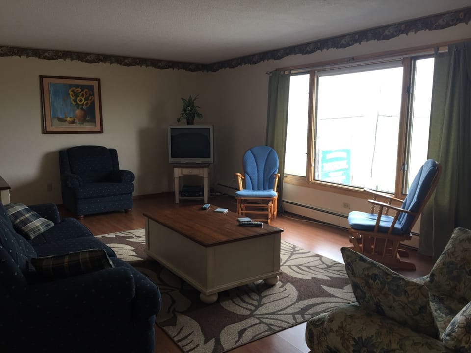 Apartment, 4 Bedrooms | Living room