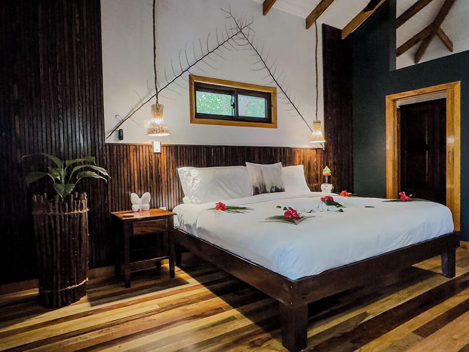 Deluxe Tree House, Garden View, Garden Area | Premium bedding, pillowtop beds, minibar, in-room safe