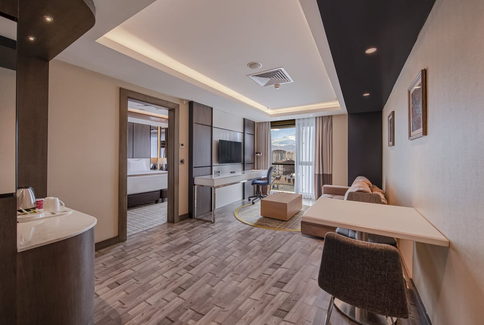 Suite, 1 King Bed, Non Smoking, Mountain View | Premium bedding, minibar, in-room safe, desk