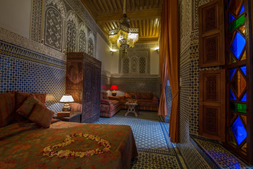 Deluxe Room | Minibar, in-room safe, free WiFi, bed sheets