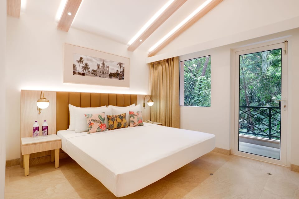 Deluxe Room | Premium bedding, in-room safe, iron/ironing board, rollaway beds