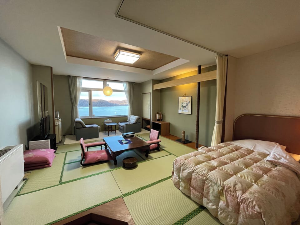 Standard Japanese Western Room, Non Smoking, Lake View (Beds + Japanese futons) | In-room safe, individually decorated, desk, bed sheets